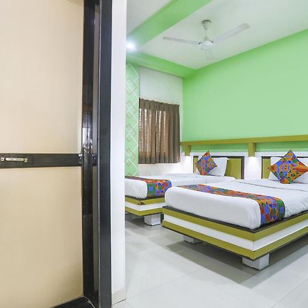 Hotel Merit Surat Exterior foto