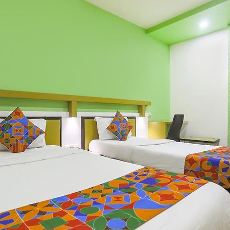 Hotel Merit Surat Exterior foto