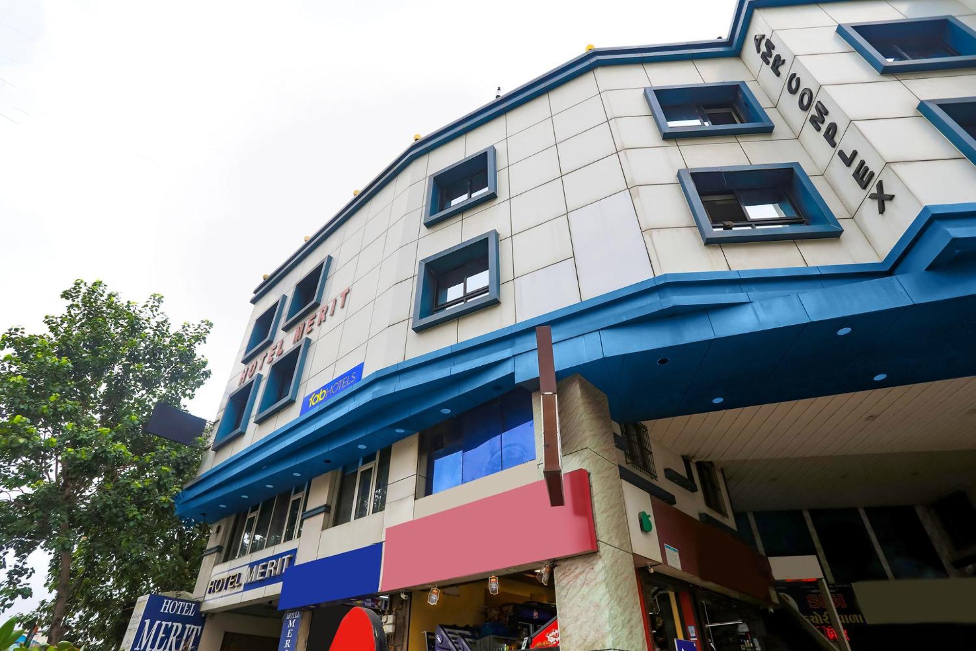 Hotel Merit Surat Exterior foto